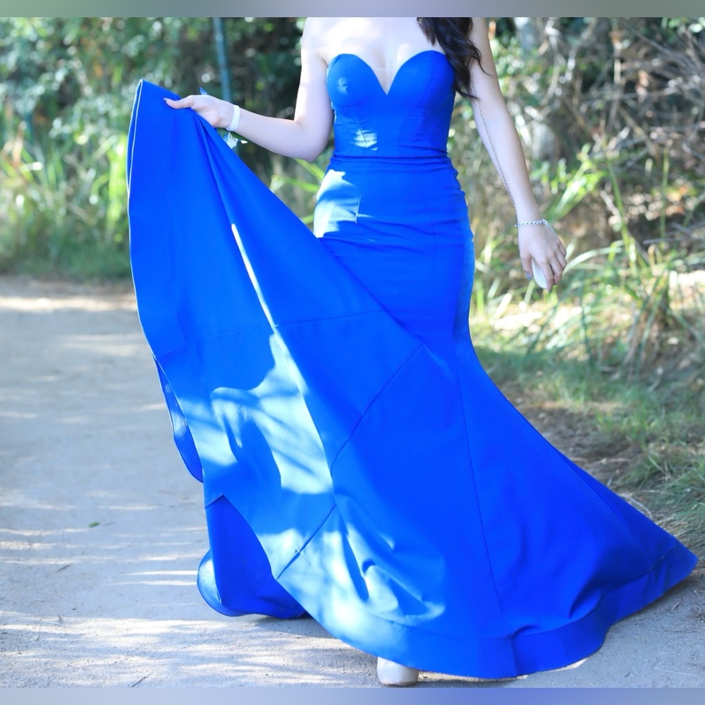 Elegant Blue Strapless Evening Gown